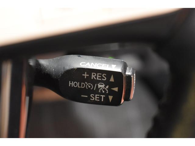 プリウス Ａ　４ＷＤナビＤＴＶバックカメラ　クルーズコントロールトヨタセーフティーセンス　ドライブレコーダー　ヘッドアップディスプレイ　ブラインドスポットモニター　クリアランスソナー　ＥＴＣオートマチックハイビーム（10枚目）