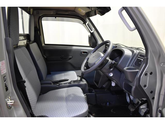 キャリイトラック ＫＣエアコン・パワステ　４ＷＤ　スズキセーフティーサポート　エアコン　パワーステアリング　パワーウインド　クリアランスソナー　ライトレベリング　サイドバイザー　冬タイヤ新品ホイール付　届出済み未使用車（4枚目）
