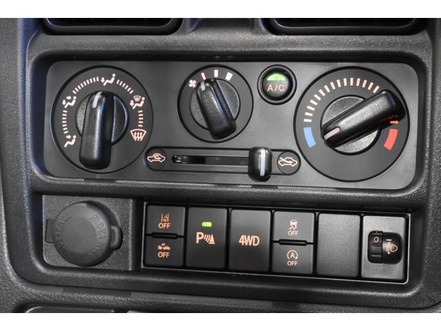 キャリイトラック ＫＣエアコン・パワステ　４ＷＤ　スズキセーフティーサポート　エアコン　パワーステアリング　パワーウインド　クリアランスソナー　ライトレベリング　サイドバイザー　冬タイヤ新品ホイール付　届出済み未使用車（8枚目）