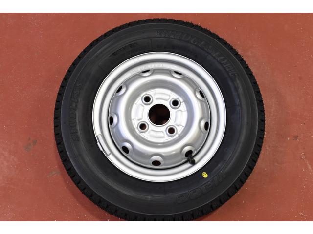 キャリイトラック KCエアコン・パワステ 4WD スズキセーフティーサポート エアコン パワーステアリング パワーウインド クリアランスソナー ライトレベリング 冬タイヤ新品ホイール付 届出済み未使用車(12枚目)