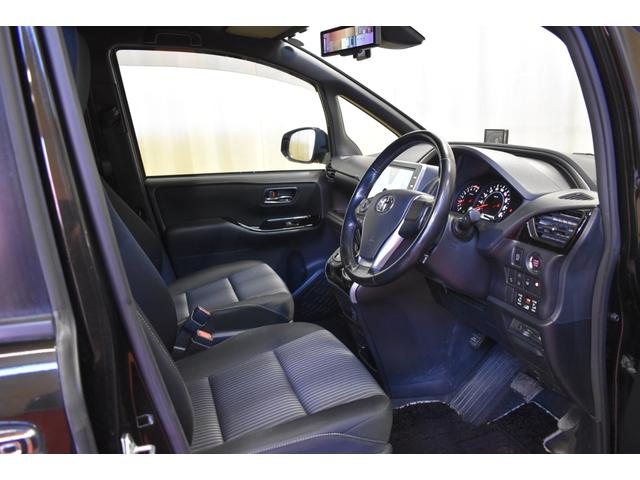 ヴォクシー ZS 煌II 4WD 純正ナビDTVバックカメラETCクルーズコントロールトヨタセーフティーセンス クリアランスソナー 両側パワースライドドア オートマチックハイビーム デジタルインナーミラー 夏タイヤ純正アルミ付(4枚目)