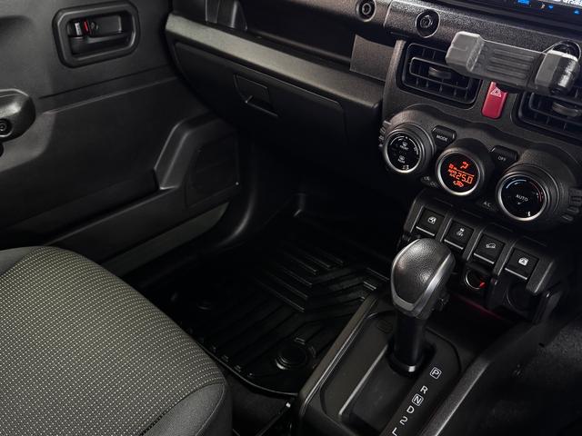 ジムニー ＸＬ　インチアップ（３ｉｎｃ）スマートキー・プッシュスタート・エンジンスターター・フォグランプ・ＥＴＣ・フルセグＴＢ・ＢＴ・ＣＤ・ＤＶＤ・シートヒーター・ドリンクホルダー・横滑り防止システム・車線逸脱・（34枚目）