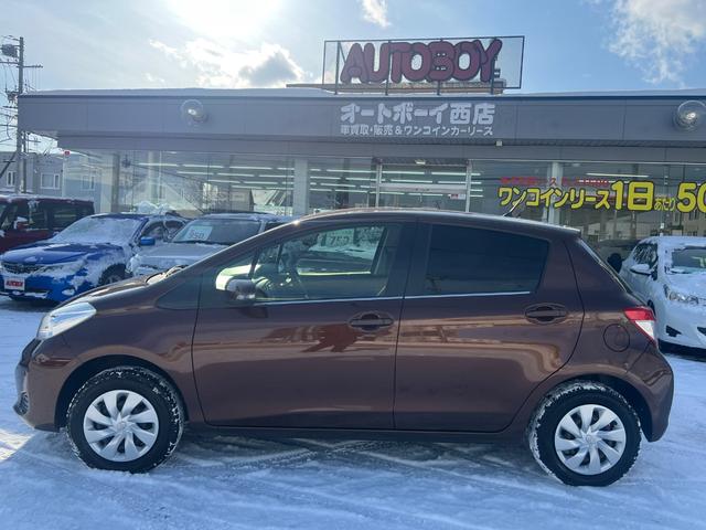 ヴィッツ ジュエラ　プッシュスタート　スマートキー　エンジンスターター　ナビ　バックカメラ　ワイパーデアイサー　オート４ＷＤ　コーナーセンサー（3枚目）