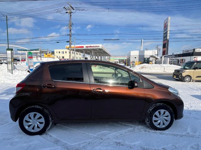 ヴィッツ ジュエラ　プッシュスタート　スマートキー　エンジンスターター　ナビ　バックカメラ　ワイパーデアイサー　オート４ＷＤ　コーナーセンサー（5枚目）