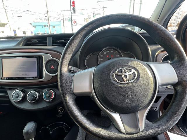 ヴィッツ ジュエラ　プッシュスタート　スマートキー　エンジンスターター　ナビ　バックカメラ　ワイパーデアイサー　オート４ＷＤ　コーナーセンサー（14枚目）