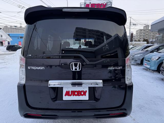 ステップワゴンスパーダ Ｚ　キーレス・エンジンスターター・純正ＨＤＤナビ・オートヘッドライト・フォグランプ・ワイパーデアイサー・ＥＴＣ・バックカメラ・ウィンカーミラー・両側パワースライドドア・オートエアコン・パドルシフト（4枚目）