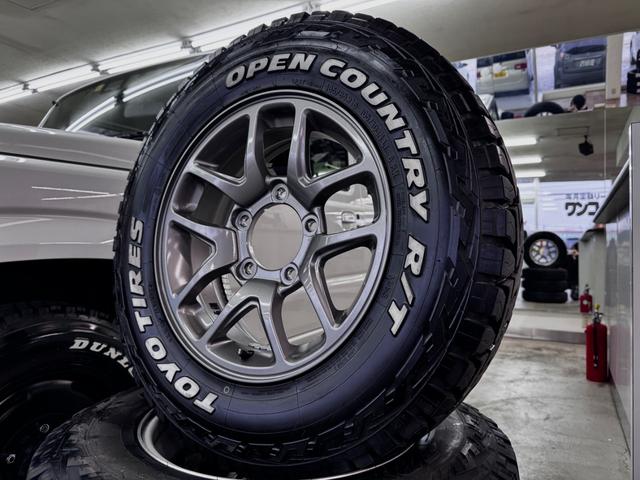 ジムニー ＸＣ　スマートキー・スズキセーフティ・シートヒーター・Ｐｉｏｎｅｅｒ７インチフルセグナビ・ｃａｒｒｏｚｚｅｒｉａサブウーハー・ＴＯＹＯオープンカントリーＲ／Ｔ・　ＤＵＮＬＯＰ　ＧＲＡＮＤＴＲＥＫ　ＸＳ（4枚目）