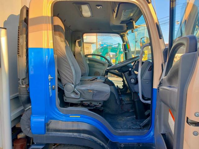 フォワード 4t(中型8t未満)アルミウィング ワイドロング ※本州仕入れ 2011年式 ワイドロング エアサス バックモニター ラッシング2段 フル装備 6MT 走行30.3万Km ディーゼル NOx・PM適合(45枚目)