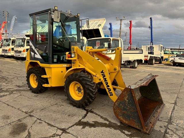 日本 ヤンマー V3-7 0.4立米 ※0.4立米 2016年式 バケット幅157cm ディーゼル 使用時間710時間 排気量1640cc ノーマルタイヤ ※(3枚目)