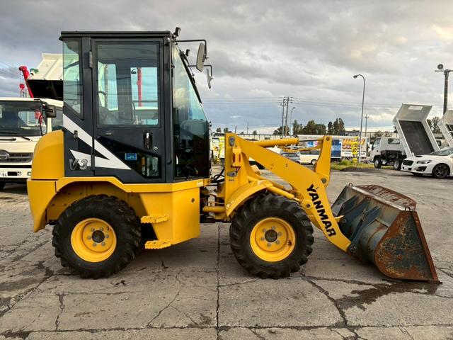 日本 ヤンマー V3-7 0.4立米 ※0.4立米 2016年式 バケット幅157cm ディーゼル 使用時間710時間 排気量1640cc ノーマルタイヤ ※(5枚目)