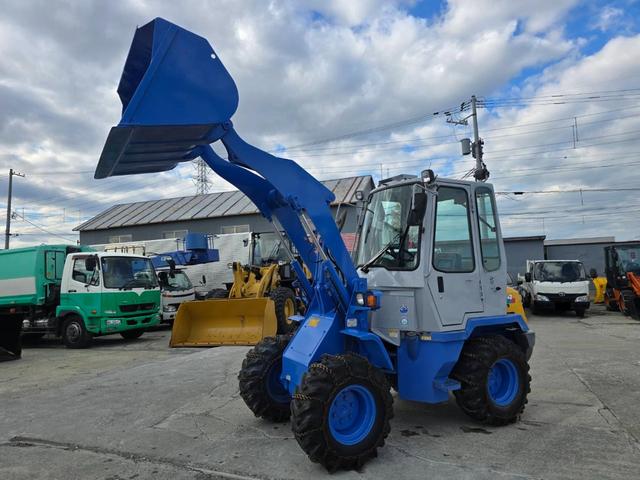 日本 TCM L4-2 0.4立米 ※0.4立米 2002年式 タイヤチェーン付 バケット幅169cm ディーゼル 排気量1500cc エンジン型式 D1503(クボタ)(2枚目)