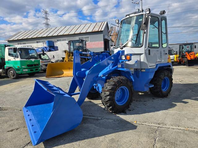 日本 TCM L4-2 0.4立米 ※0.4立米 2002年式 タイヤチェーン付 バケット幅169cm ディーゼル 排気量1500cc エンジン型式 D1503(クボタ)(3枚目)