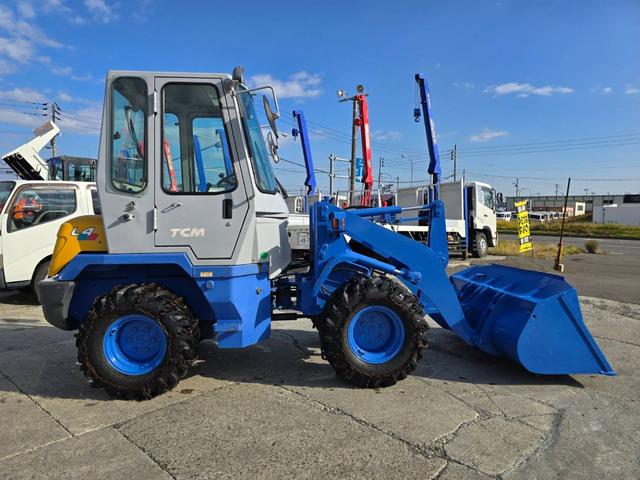 日本 TCM L4-2 0.4立米 ※0.4立米 2002年式 タイヤチェーン付 バケット幅169cm ディーゼル 排気量1500cc エンジン型式 D1503(クボタ)(6枚目)