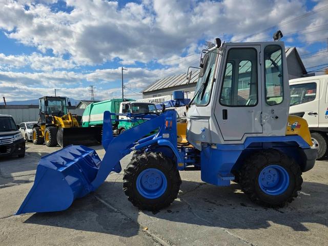 日本 TCM L4-2 0.4立米 ※0.4立米 2002年式 タイヤチェーン付 バケット幅169cm ディーゼル 排気量1500cc エンジン型式 D1503(クボタ)(7枚目)