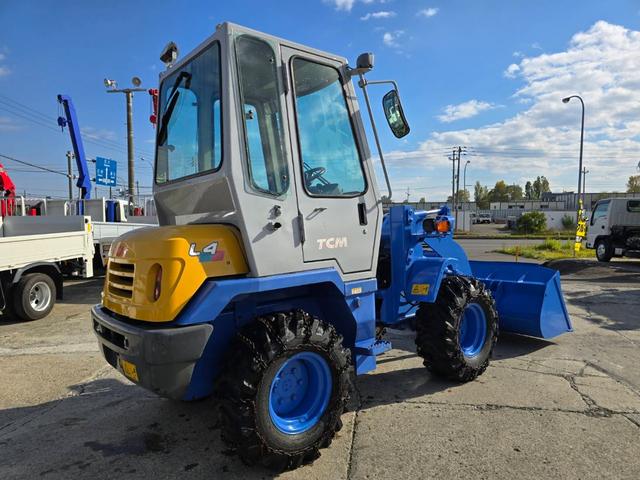 日本 TCM L4-2 0.4立米 ※0.4立米 2002年式 タイヤチェーン付 バケット幅169cm ディーゼル 排気量1500cc エンジン型式 D1503(クボタ)(13枚目)