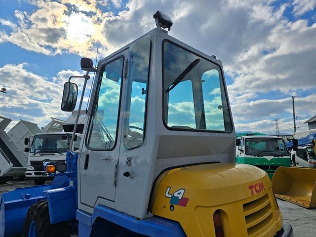 日本 TCM L4-2 0.4立米 ※0.4立米 2002年式 タイヤチェーン付 バケット幅169cm ディーゼル 排気量1500cc エンジン型式 D1503(クボタ)(16枚目)