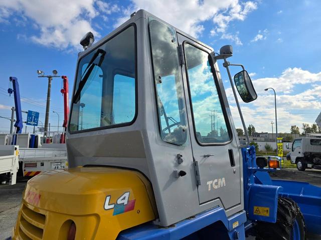 日本 TCM L4-2 0.4立米 ※0.4立米 2002年式 タイヤチェーン付 バケット幅169cm ディーゼル 排気量1500cc エンジン型式 D1503(クボタ)(17枚目)