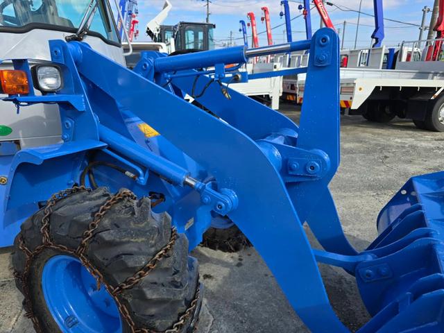 日本 TCM L4-2 0.4立米 ※0.4立米 2002年式 タイヤチェーン付 バケット幅169cm ディーゼル 排気量1500cc エンジン型式 D1503(クボタ)(19枚目)