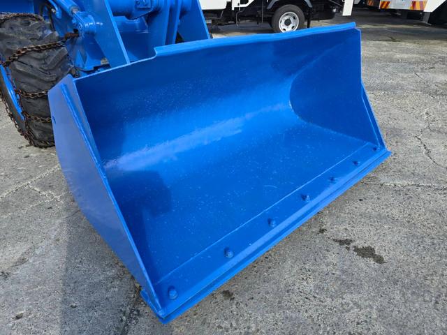 日本 TCM L4-2 0.4立米 ※0.4立米 2002年式 タイヤチェーン付 バケット幅169cm ディーゼル 排気量1500cc エンジン型式 D1503(クボタ)(26枚目)