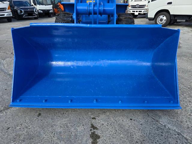 日本 TCM L4-2 0.4立米 ※0.4立米 2002年式 タイヤチェーン付 バケット幅169cm ディーゼル 排気量1500cc エンジン型式 D1503(クボタ)(27枚目)