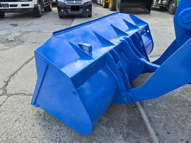 日本 TCM L4-2 0.4立米 ※0.4立米 2002年式 タイヤチェーン付 バケット幅169cm ディーゼル 排気量1500cc エンジン型式 D1503(クボタ)(30枚目)