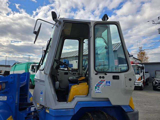 日本 TCM L4-2 0.4立米 ※0.4立米 2002年式 タイヤチェーン付 バケット幅169cm ディーゼル 排気量1500cc エンジン型式 D1503(クボタ)(35枚目)