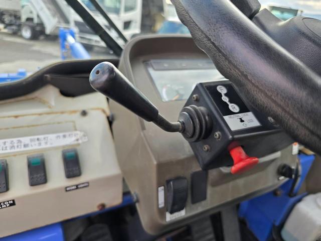 日本 TCM L4-2 0.4立米 ※0.4立米 2002年式 タイヤチェーン付 バケット幅169cm ディーゼル 排気量1500cc エンジン型式 D1503(クボタ)(41枚目)