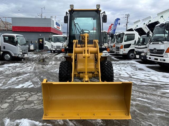 日本 CAT 901B 0.4立米 ※2006年式 スノースパイクタイヤ装着車 バケット幅158cm ディーゼル 排気量1500cc 0.4立米 使用時間1644時間(3枚目)