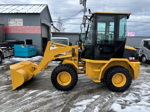 日本 CAT 901B 0.4立米 ※2006年式 スノースパイクタイヤ装着車 バケット幅158cm ディーゼル 排気量1500cc 0.4立米 使用時間1644時間(6枚目)