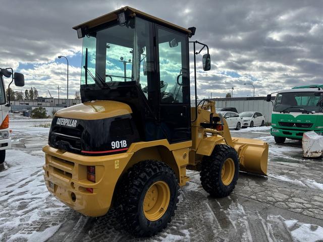 日本 CAT 901B 0.4立米 ※2006年式 スノースパイクタイヤ装着車 バケット幅158cm ディーゼル 排気量1500cc 0.4立米 使用時間1644時間(9枚目)