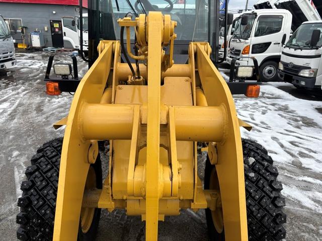 日本 CAT 901B 0.4立米 ※2006年式 スノースパイクタイヤ装着車 バケット幅158cm ディーゼル 排気量1500cc 0.4立米 使用時間1644時間(10枚目)