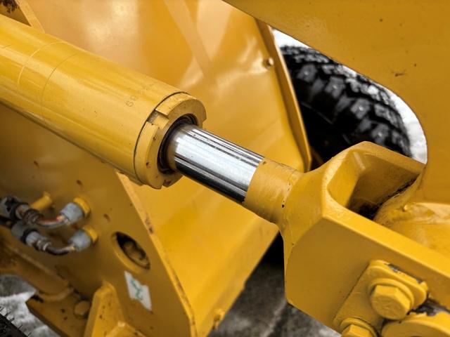 日本 CAT 901B 0.4立米 ※2006年式 スノースパイクタイヤ装着車 バケット幅158cm ディーゼル 排気量1500cc 0.4立米 使用時間1644時間(11枚目)