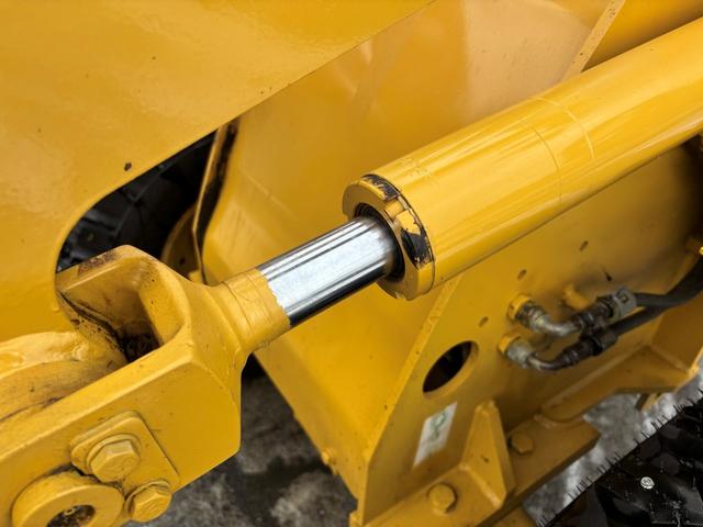 日本 CAT 901B 0.4立米 ※2006年式 スノースパイクタイヤ装着車 バケット幅158cm ディーゼル 排気量1500cc 0.4立米 使用時間1644時間(13枚目)