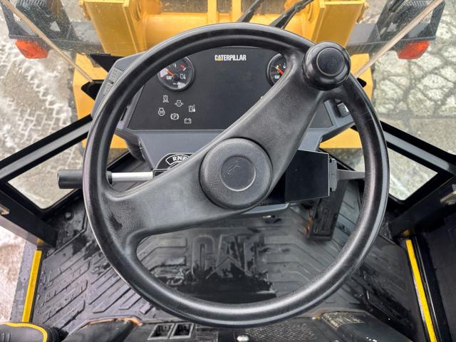 日本 CAT 901B 0.4立米 ※2006年式 スノースパイクタイヤ装着車 バケット幅158cm ディーゼル 排気量1500cc 0.4立米 使用時間1644時間(22枚目)