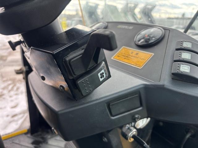 日本 CAT 901B 0.4立米 ※2006年式 スノースパイクタイヤ装着車 バケット幅158cm ディーゼル 排気量1500cc 0.4立米 使用時間1644時間(27枚目)