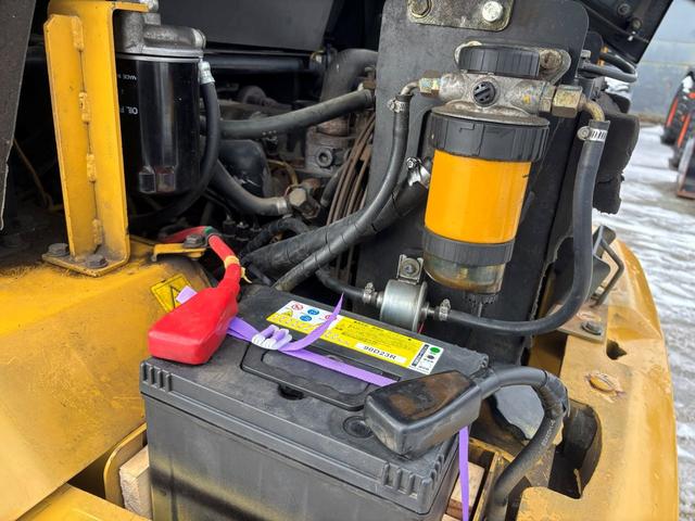 日本 CAT 901B 0.4立米 ※2006年式 スノースパイクタイヤ装着車 バケット幅158cm ディーゼル 排気量1500cc 0.4立米 使用時間1644時間(32枚目)