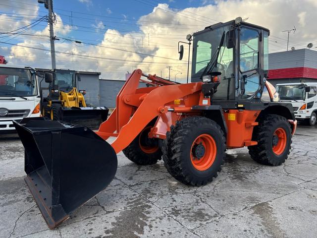 日本 日立 ZW80S-5B 0.9立米 ※2022年式 車検令和8年7月 スノースパイクタイヤ装着車 バケット幅199cm ダブルヒーター仕様 ディーゼル 排気量2920cc(2枚目)