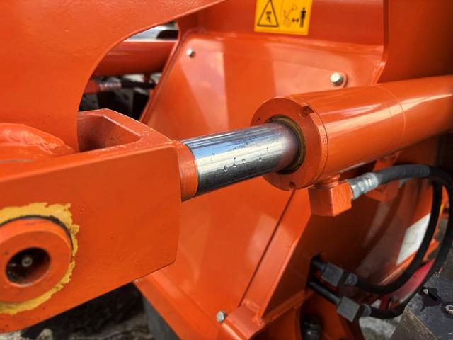 日本 日立 ZW80S-5B 0.9立米 ※2022年式 車検令和8年7月 スノースパイクタイヤ装着車 バケット幅199cm ダブルヒーター仕様 ディーゼル 排気量2920cc(13枚目)