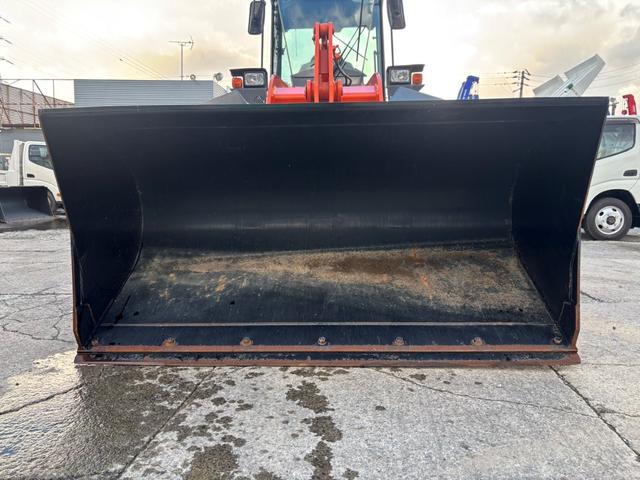 日本 日立 ZW80S-5B 0.9立米 ※2022年式 車検令和8年7月 スノースパイクタイヤ装着車 バケット幅199cm ダブルヒーター仕様 ディーゼル 排気量2920cc(17枚目)