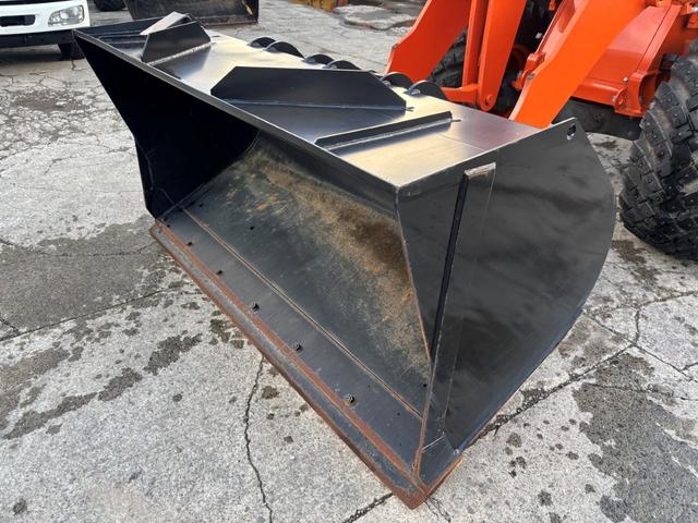 日本 日立 ZW80S-5B 0.9立米 ※2022年式 車検令和8年7月 スノースパイクタイヤ装着車 バケット幅199cm ダブルヒーター仕様 ディーゼル 排気量2920cc(18枚目)