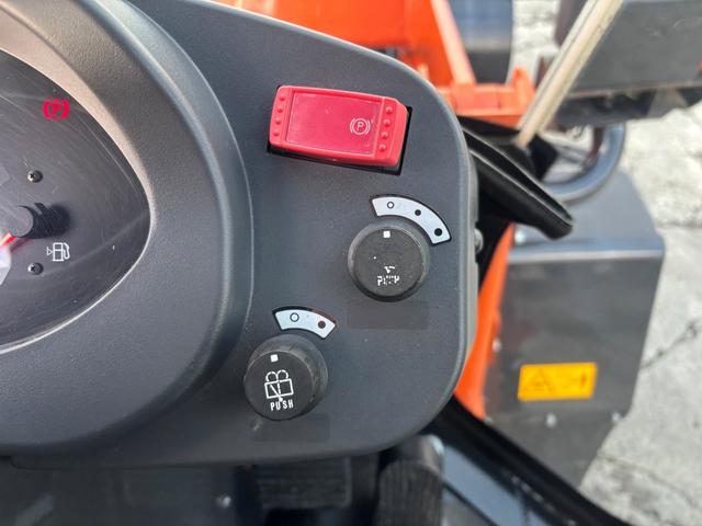 日本 日立 ZW80S-5B 0.9立米 ※2022年式 車検令和8年7月 スノースパイクタイヤ装着車 バケット幅199cm ダブルヒーター仕様 ディーゼル 排気量2920cc(29枚目)