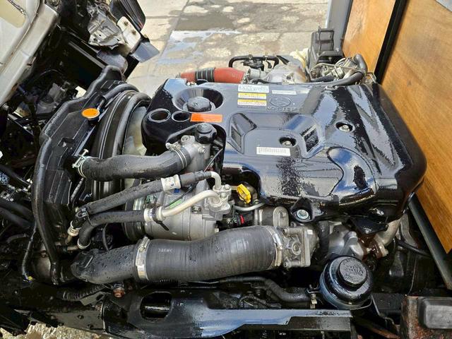 エルフトラック 2トン平ロング 4WD ※車検令和8年4月 5方開き フル装備 エアバッグ 5MT 走行13.6万Km 積載2t 車両総重量4845Kg ディーゼル 排気量2990cc(33枚目)