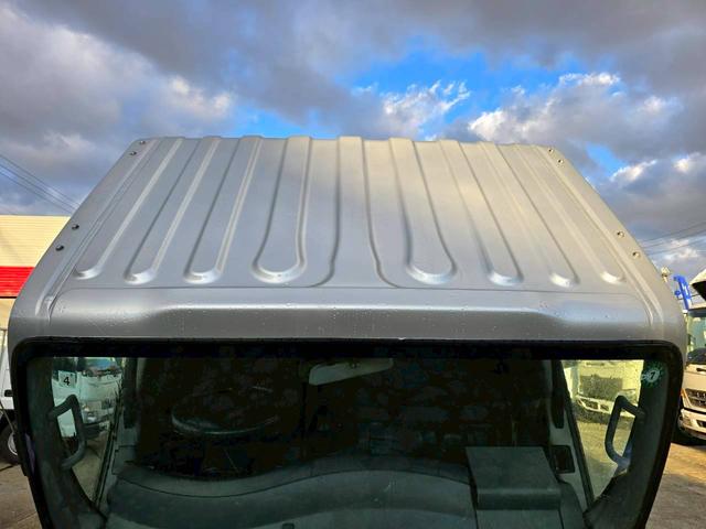 エルフトラック 2トン平ロング 4WD ※車検令和8年4月 5方開き フル装備 エアバッグ 5MT 走行13.6万Km 積載2t 車両総重量4845Kg ディーゼル 排気量2990cc(36枚目)