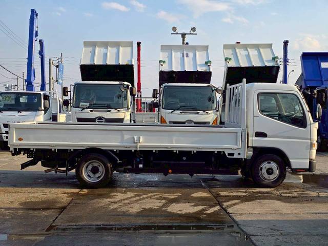 キャンター ２トン平ロング　全低床　※２０１６年式　車検令和８年６月　ロング　全低床　軽々ゲート付　フル装備　エアバッグ　インパネ５ＭＴ　走行８．３万Ｋｍ　積載２ｔ　ディーゼル　排気量２９９０ｃｃ（4枚目）