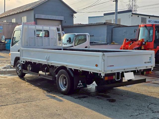 キャンター ２トン平ロング　全低床　※２０１６年式　車検令和８年６月　ロング　全低床　軽々ゲート付　フル装備　エアバッグ　インパネ５ＭＴ　走行８．３万Ｋｍ　積載２ｔ　ディーゼル　排気量２９９０ｃｃ（6枚目）