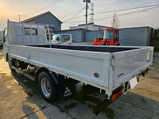 キャンター ２トン平ロング　全低床　※２０１６年式　車検令和８年６月　ロング　全低床　軽々ゲート付　フル装備　エアバッグ　インパネ５ＭＴ　走行８．３万Ｋｍ　積載２ｔ　ディーゼル　排気量２９９０ｃｃ（9枚目）