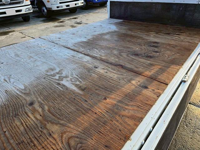 キャンター ２トン平ロング　全低床　※２０１６年式　車検令和８年６月　ロング　全低床　軽々ゲート付　フル装備　エアバッグ　インパネ５ＭＴ　走行８．３万Ｋｍ　積載２ｔ　ディーゼル　排気量２９９０ｃｃ（14枚目）