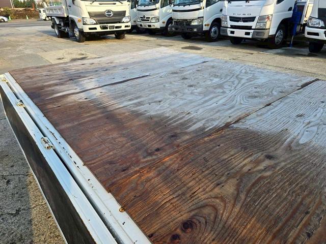 キャンター ２トン平ロング　全低床　※２０１６年式　車検令和８年６月　ロング　全低床　軽々ゲート付　フル装備　エアバッグ　インパネ５ＭＴ　走行８．３万Ｋｍ　積載２ｔ　ディーゼル　排気量２９９０ｃｃ（15枚目）