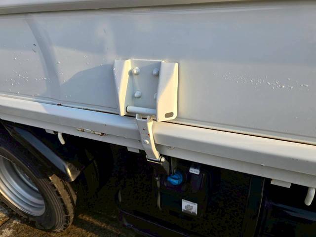 キャンター ２トン平ロング　全低床　※２０１６年式　車検令和８年６月　ロング　全低床　軽々ゲート付　フル装備　エアバッグ　インパネ５ＭＴ　走行８．３万Ｋｍ　積載２ｔ　ディーゼル　排気量２９９０ｃｃ（16枚目）