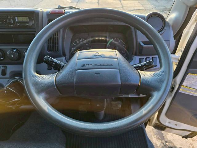 キャンター ２トン平ロング　全低床　※２０１６年式　車検令和８年６月　ロング　全低床　軽々ゲート付　フル装備　エアバッグ　インパネ５ＭＴ　走行８．３万Ｋｍ　積載２ｔ　ディーゼル　排気量２９９０ｃｃ（18枚目）